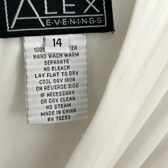 Formal gown - Picture 4 of 7